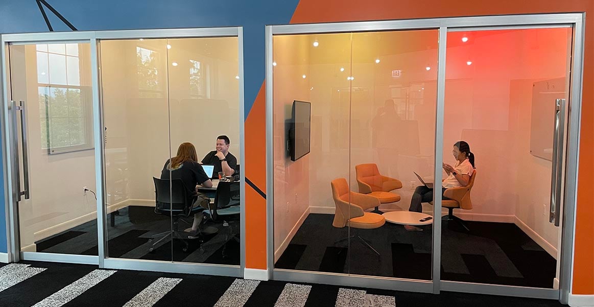 Huddle rooms for small meetings