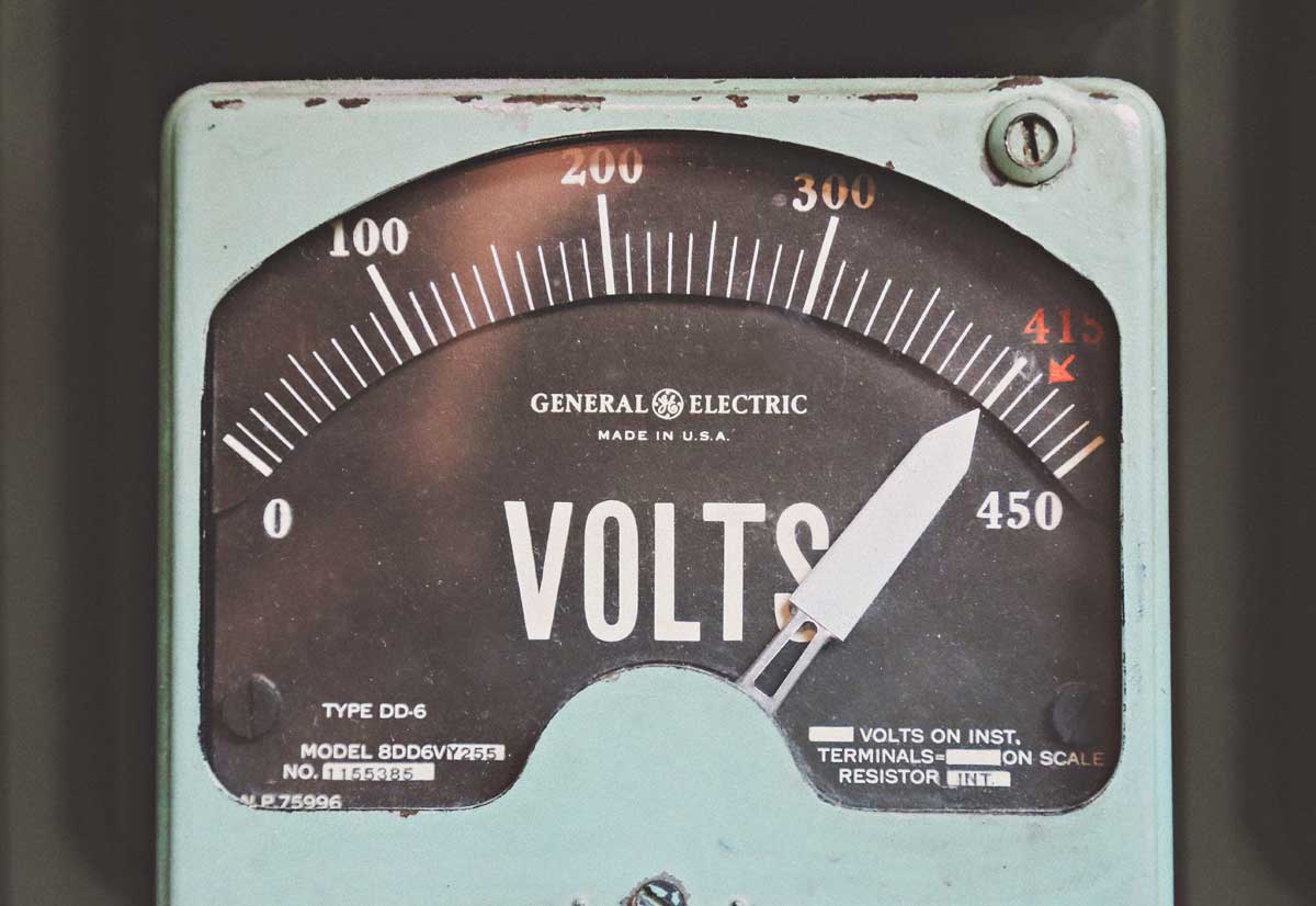 Voltage meter